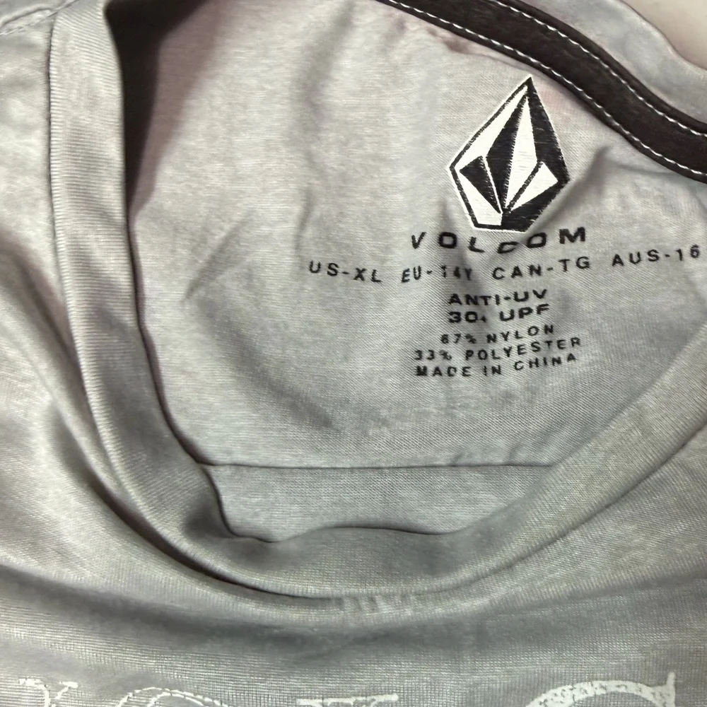 Volcom Rashguard - Picture 2 of 4